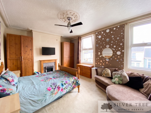 5 bed Terraced for sale Image 5