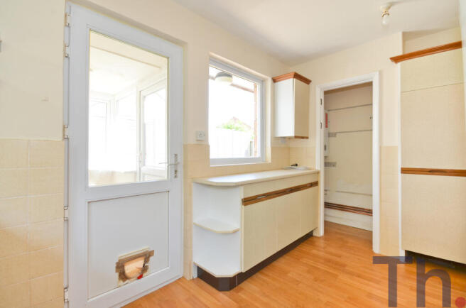 Kitchen (2).JPG