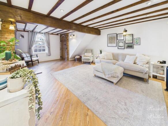 CAM01995G0-PR0405-STILL004