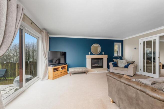5 bed Detached for sale Image 7