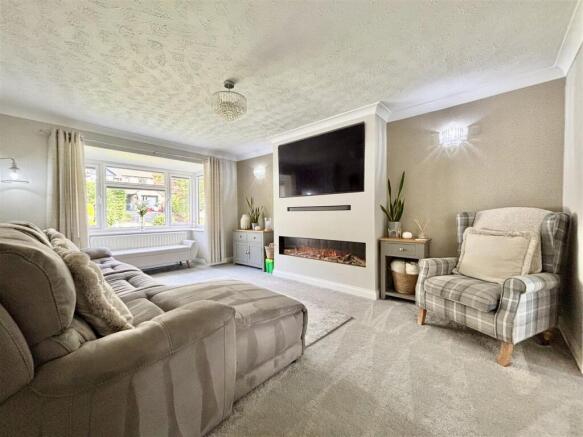 4 bed Detached for sale Image 5