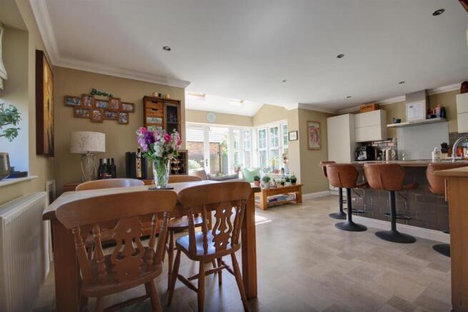 4 bed Detached for sale Image 5