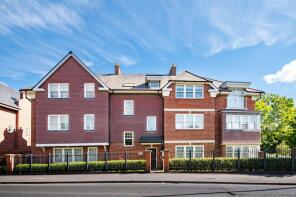 Flat 3, 109 Randolph Court, Bunns Lane, Mill Hill, London NW7 2BF