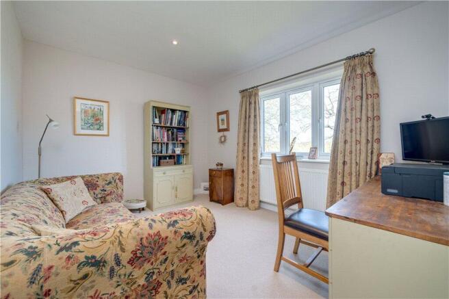 4 bed Detached for sale Image 8