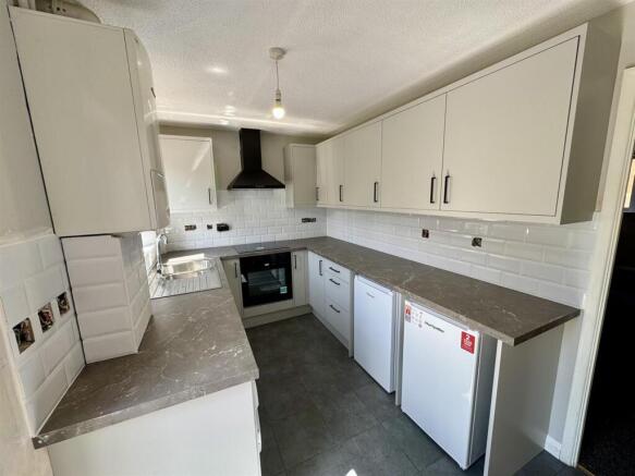 Kitchen (1/2)