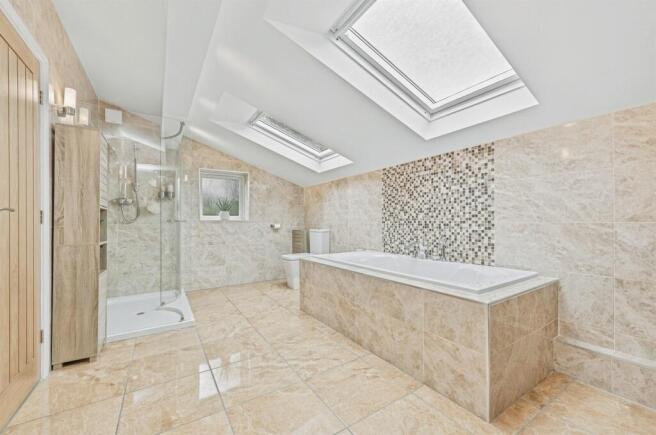 4 bed Semi-Detached for sale Image 5
