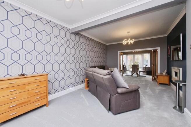 4 bed Semi-Detached for sale Image 4