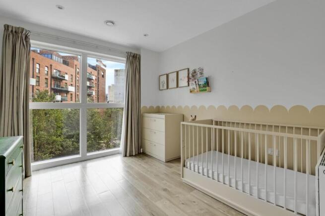 09-3406JHPropWorld - Flat 5, 7 Station Approach - 
