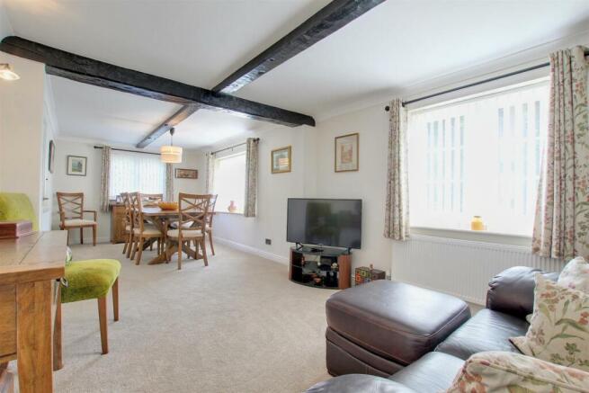 COMBINED LIVING / DINING ROOM