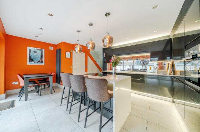 4 bed Semi-Detached for sale Image 10