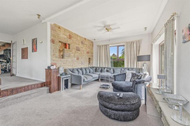 4 bed Detached for sale Image 6