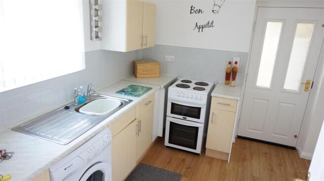 FITTED KITCHEN