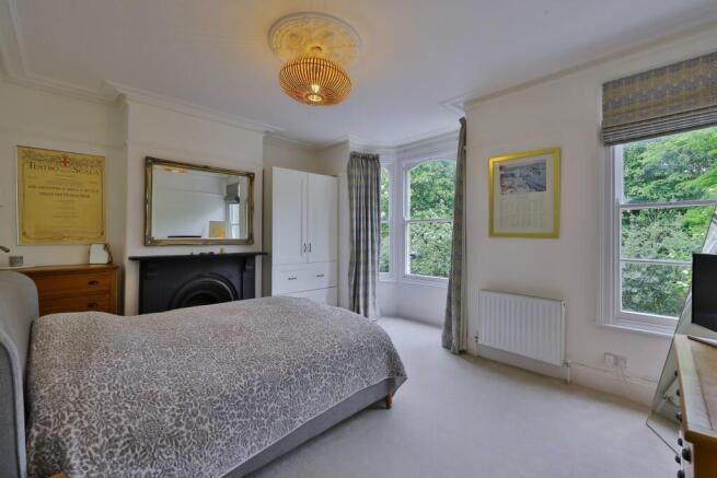 4 bed Town House for sale Image 10