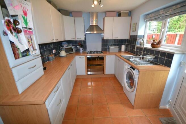 KITCHEN/SIDE DINING AREA