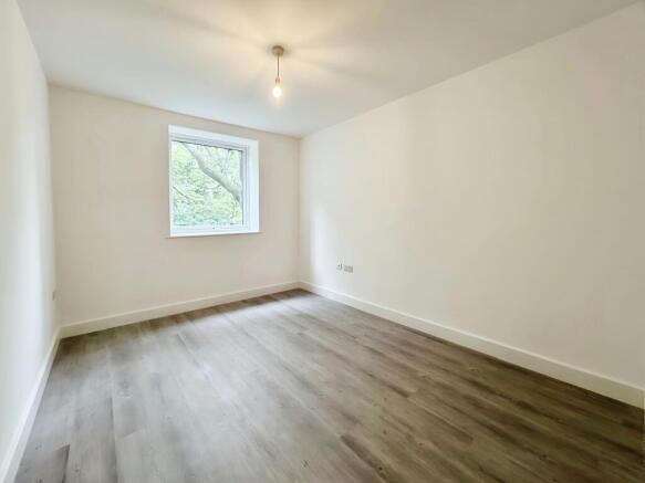 2 bed Apartment to rent Image 11