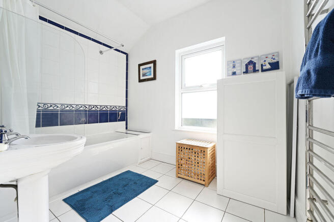 4 bed Terraced for sale Image 11
