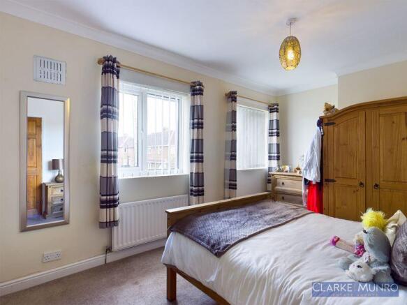 2 bed Semi-Detached to rent Image 8