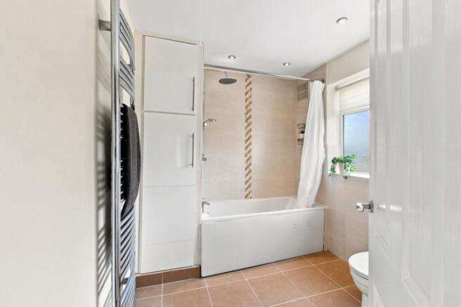 4 bed Semi-Detached for sale Image 10