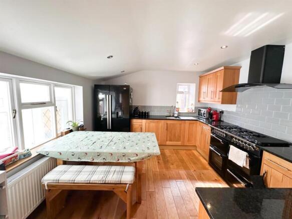 4 bed Detached Bungalow for sale Image 6