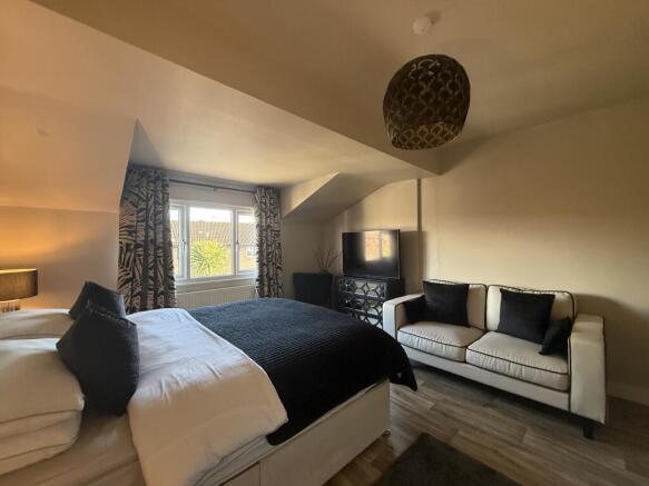 4 bed Detached to rent Image 8
