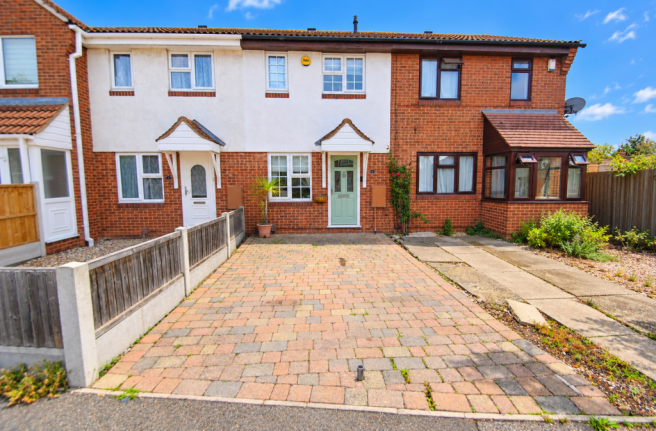 2-bed terraced on Thackeray Avenue, Tilbury, RM18, £300,000