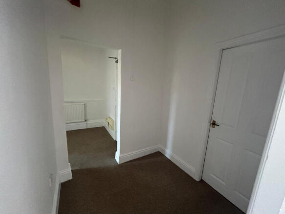 2 bed Flat to rent Image 11