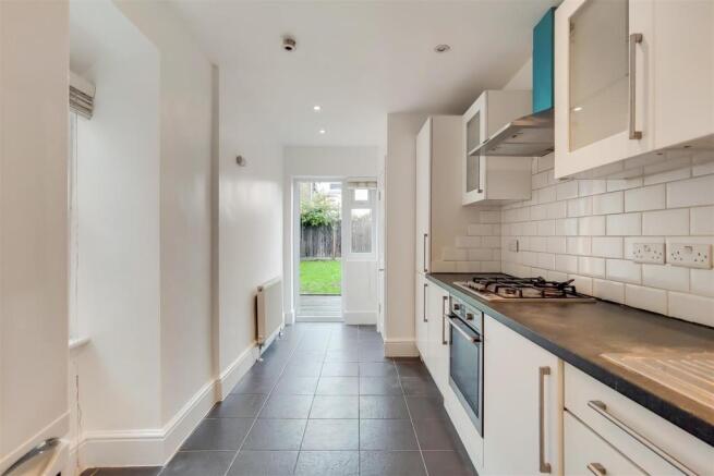 4_Kitchen-1.jpg