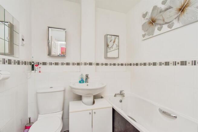 4 bed Town House for sale Image 12