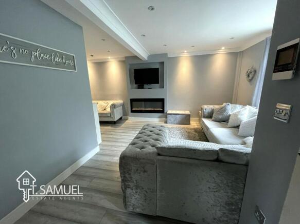 Living roomD.JPG