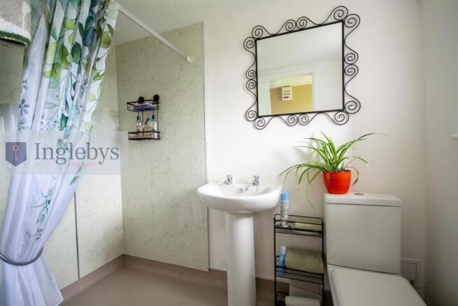 3 bed Semi-Detached Bungalow for sale Image 12