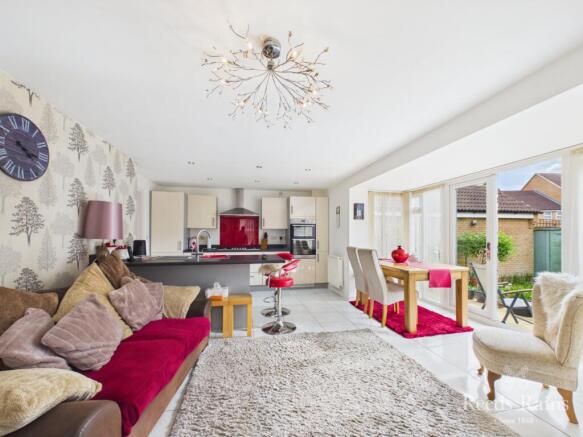 4 bed Detached for sale Image 9