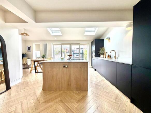 2 bed Semi-Detached for sale Image 12