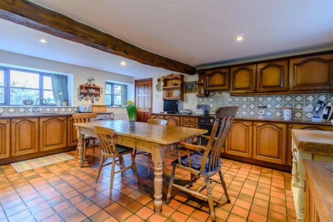 8414802-interior23.jpg
