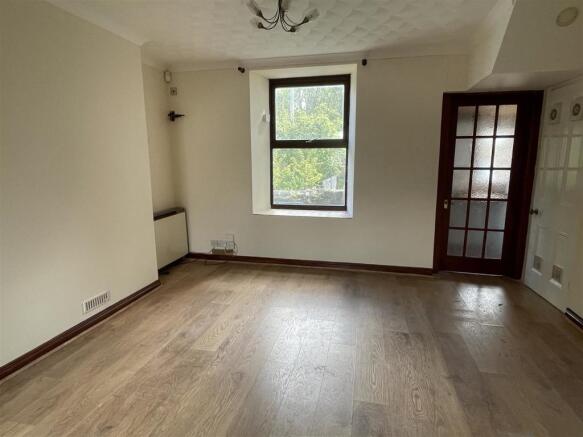 Dining Area: