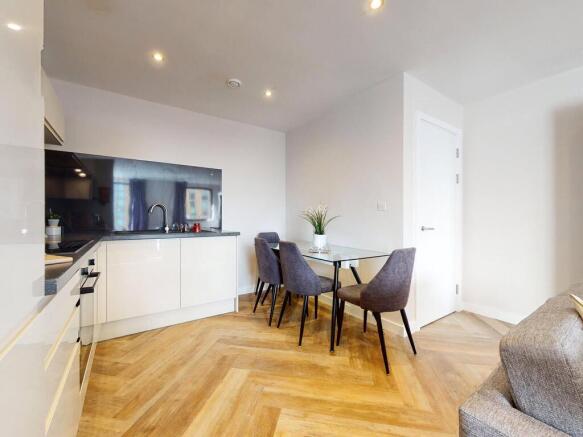 3 bed Apartment to rent Image 5