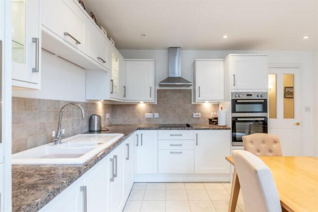 Kitchen 4.jpg