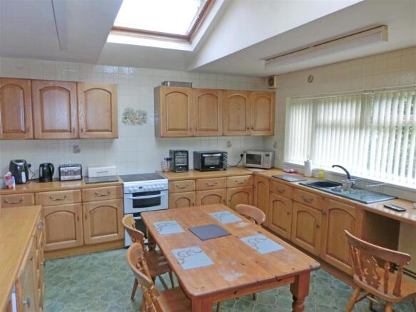 EXTENDED KITCHEN DINER