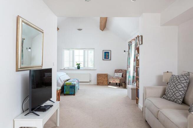 5 bed Detached for sale Image 12