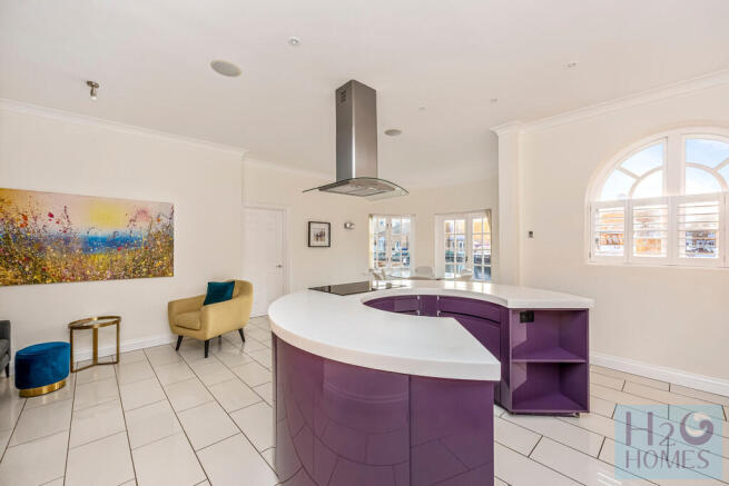 The Strand, Trafa...