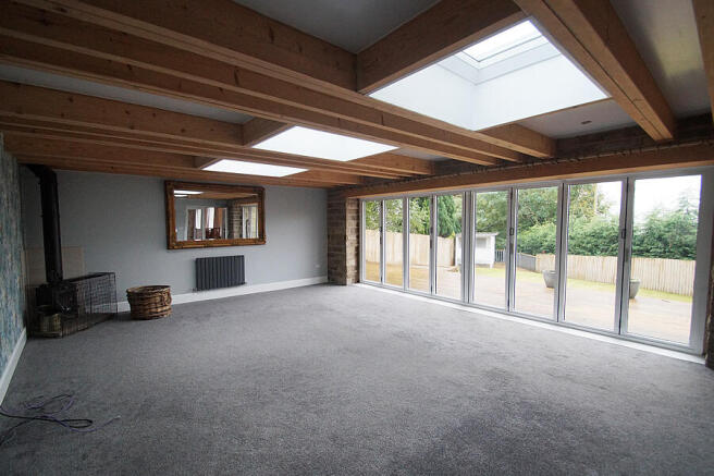 4 bed Detached to rent Image 7