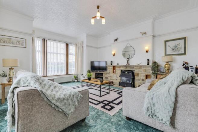 5 bed Detached for sale Image 8