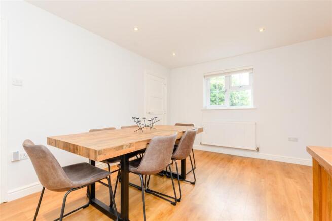 Marine View, St. Mary's Island, Chatham, Kent – další
