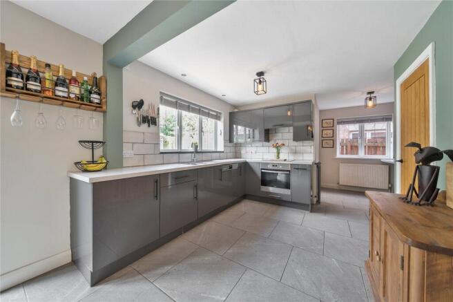 4 bed Detached for sale Image 5
