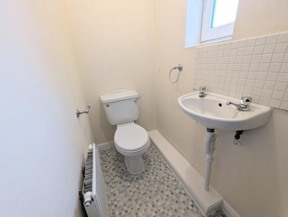 GUEST CLOAKROOM