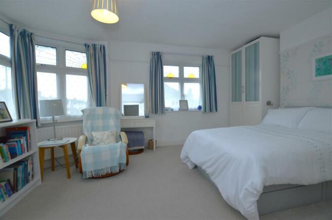 22 Strathearn Ave bed2.JPG