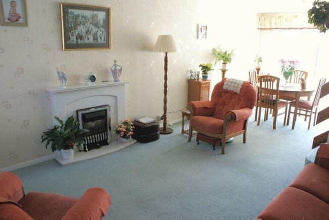 Lounge/Dining Room