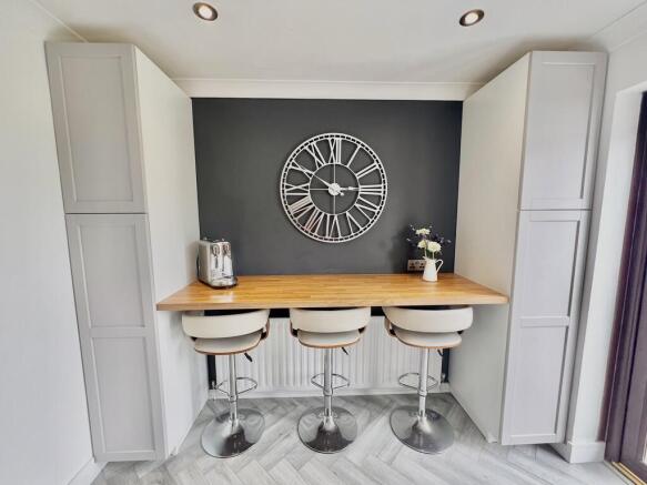 4 bed Semi-Detached for sale Image 12