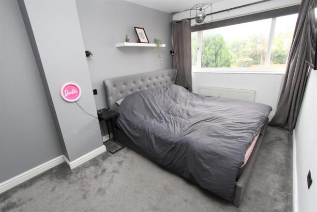 3 bed Semi-Detached for sale Image 9