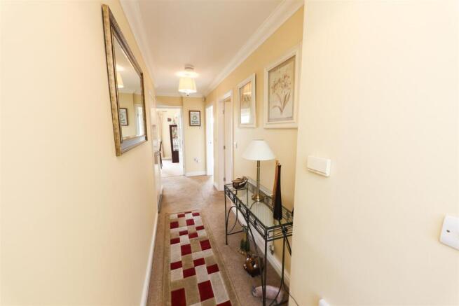 4 bed House for sale Image 6