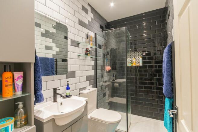 ENALSNHOJTS631 - Bathroom B.jpg